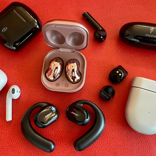 Amazing tech products for your next marketing campaign. Custom imprinted ear buds, solar power bank phone chargers, 3D USB drives and mind-blowing blue tooth speakers.
